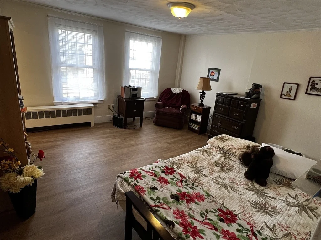 797 Main St, Amherst