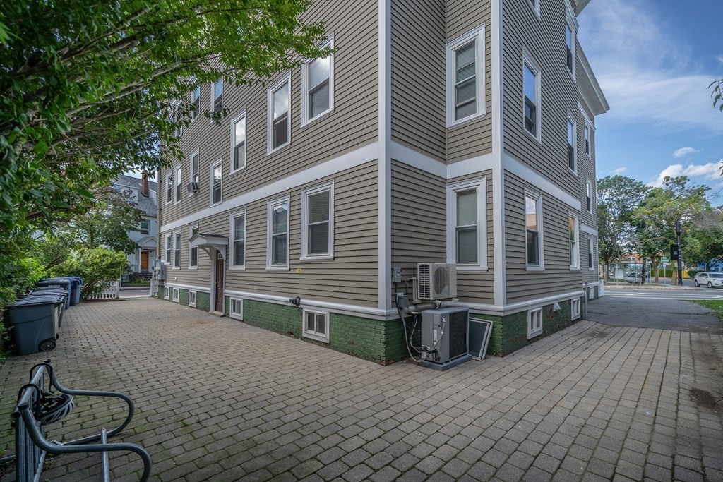 1590 Cambridge St, Cambridge