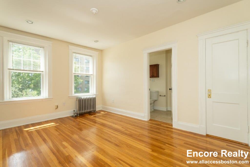 286 Chestnut Hill Ave, Brighton