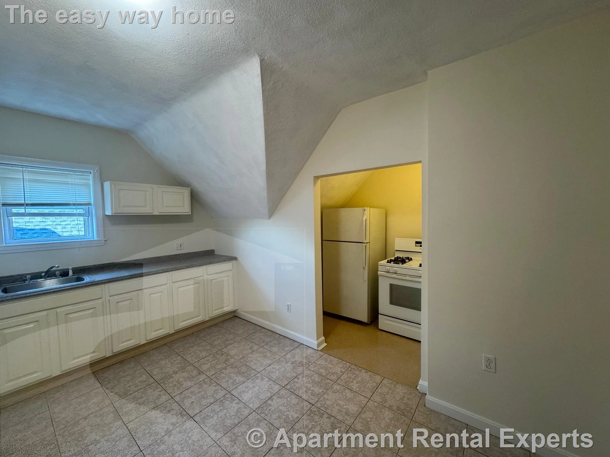 454 Broadway, Magoun Square