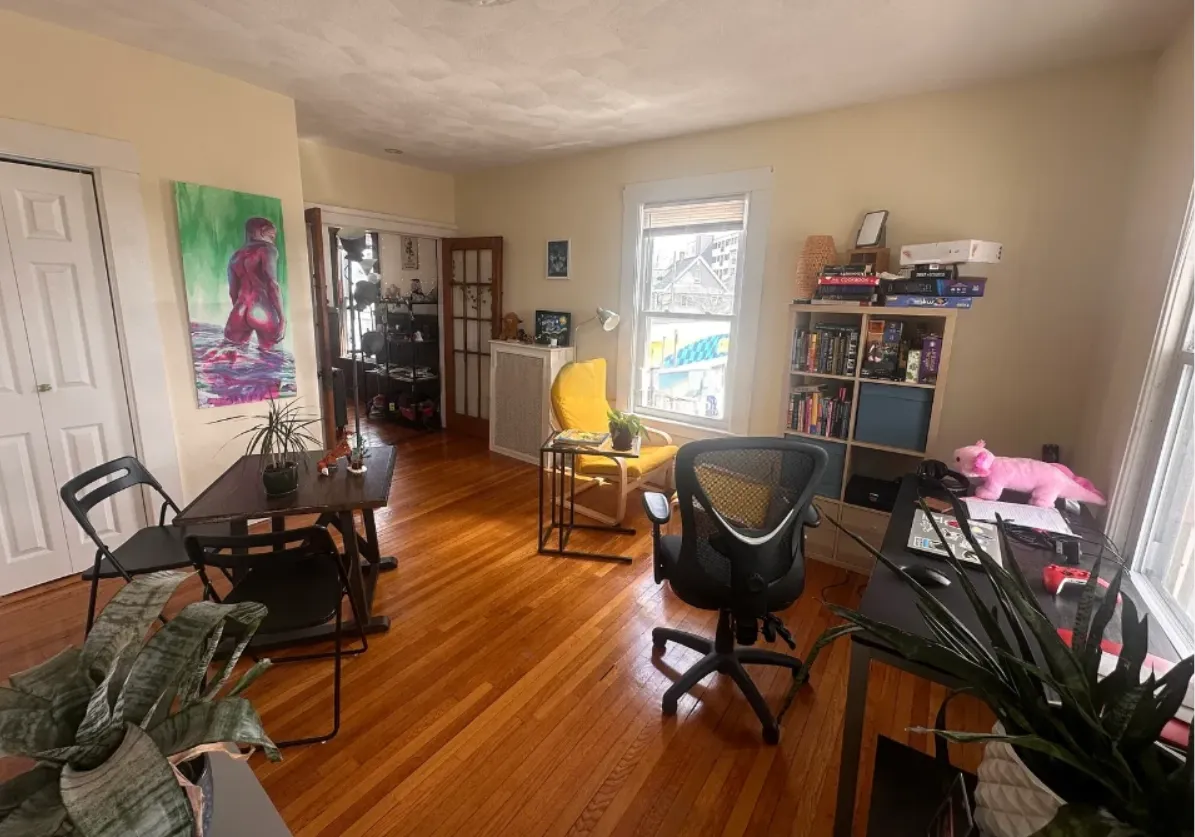 550 Broadway, Magoun Square