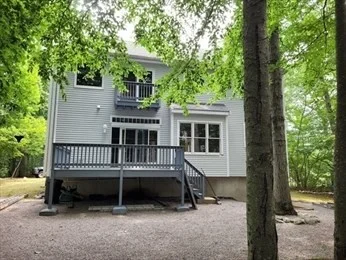 2399 Bay Rd, Sharon