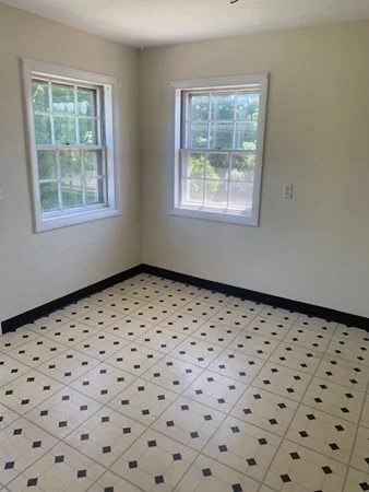 16 Abington Ave, Holbrook