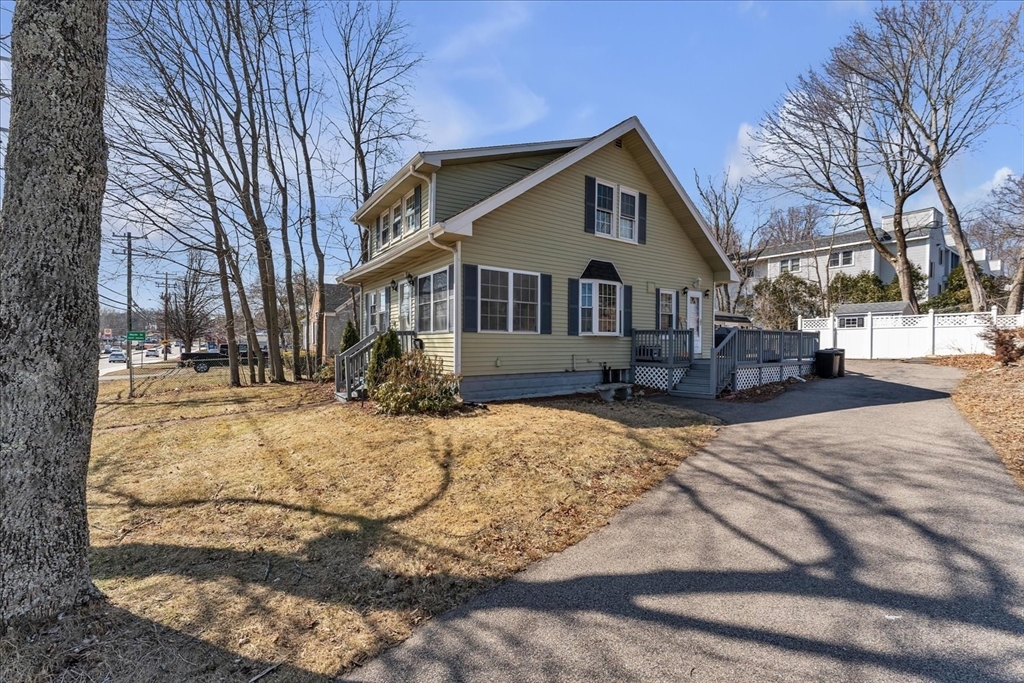 638 Main St, Walpole