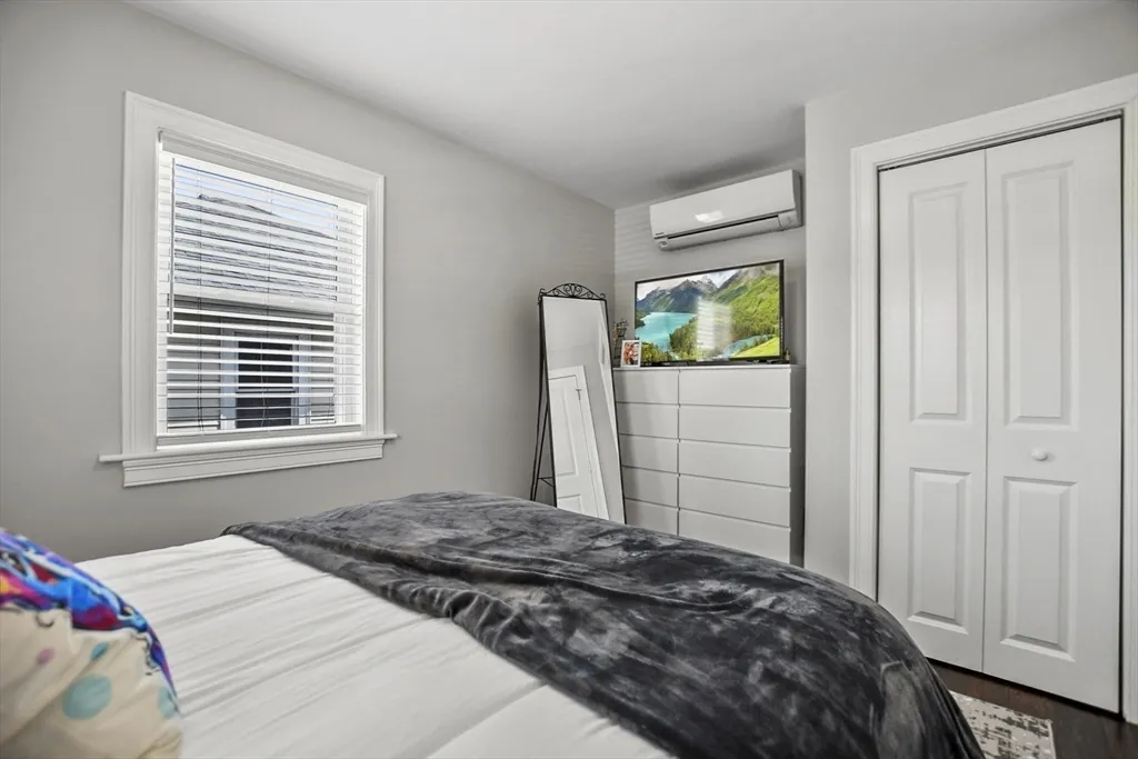 13 Town Hill St, Quincy