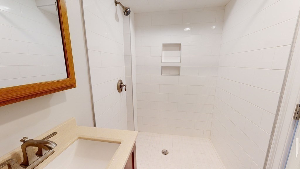 37 Walnut Pl, Newtonville