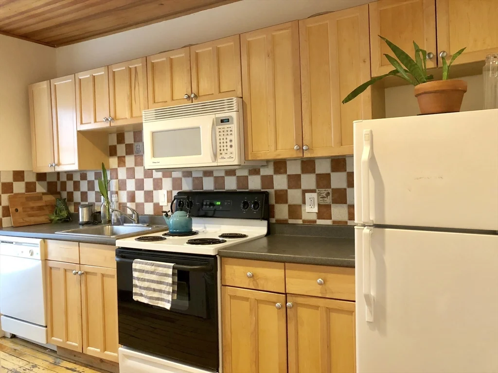 62 Clarendon St, South End