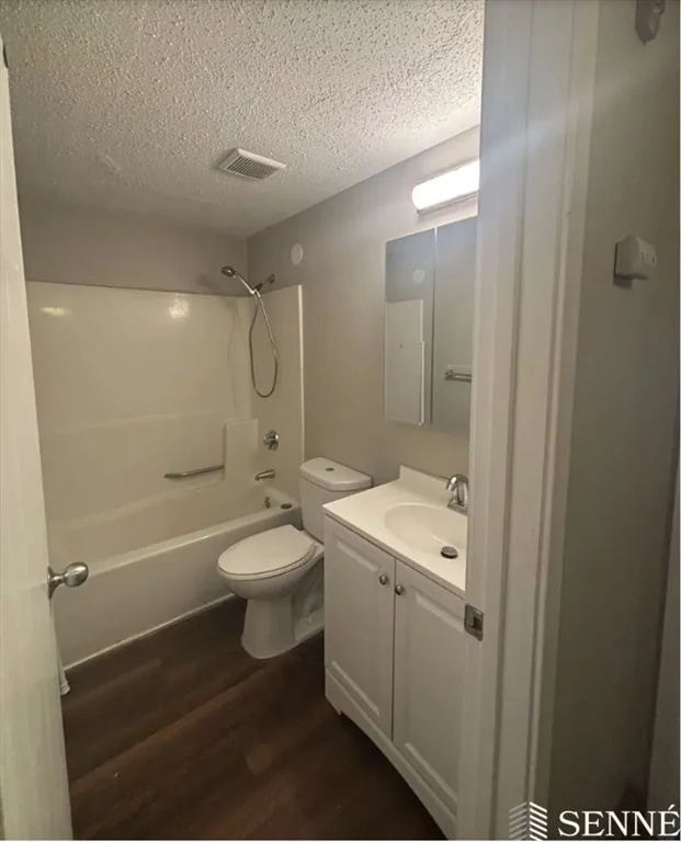 65 Frank's Ln, Hanover