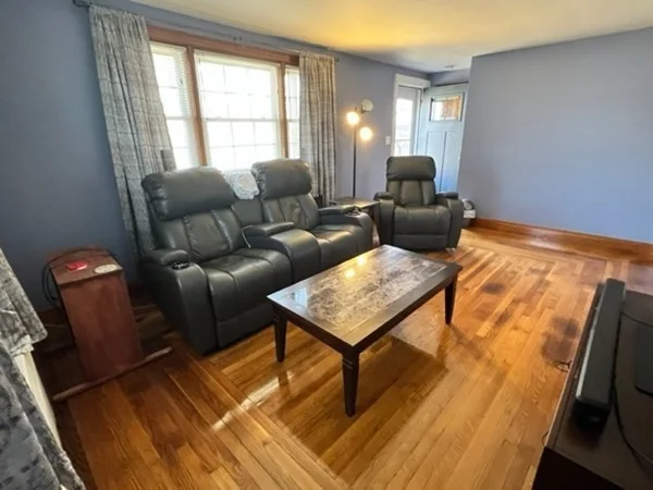 375 Elm St, Braintree
