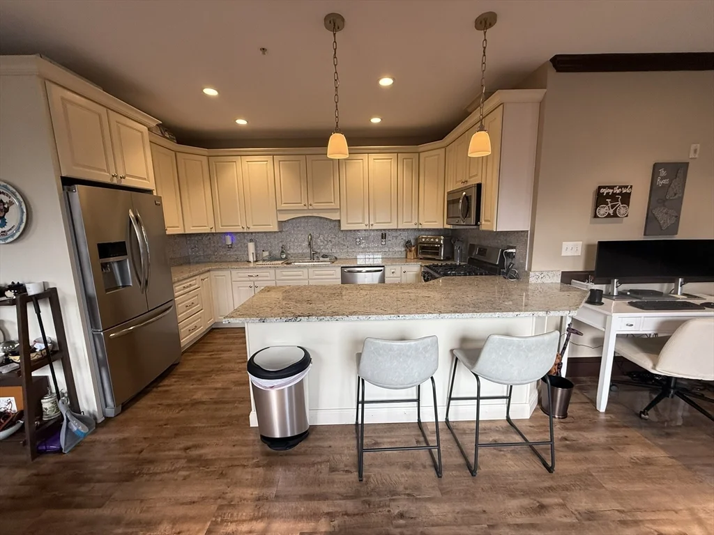 6 Main St Ext, Downtown