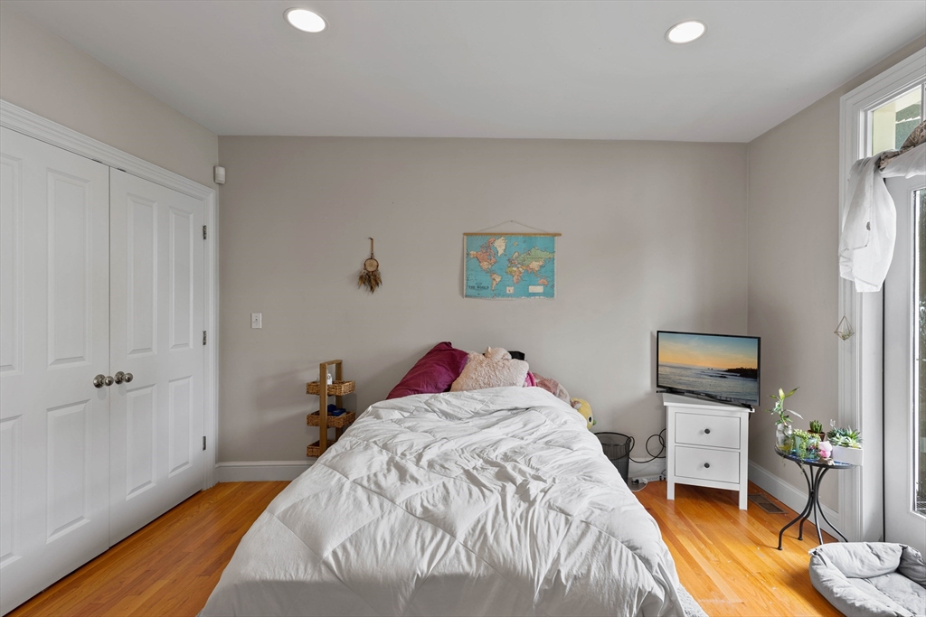 57 Bartlett St, Charlestown