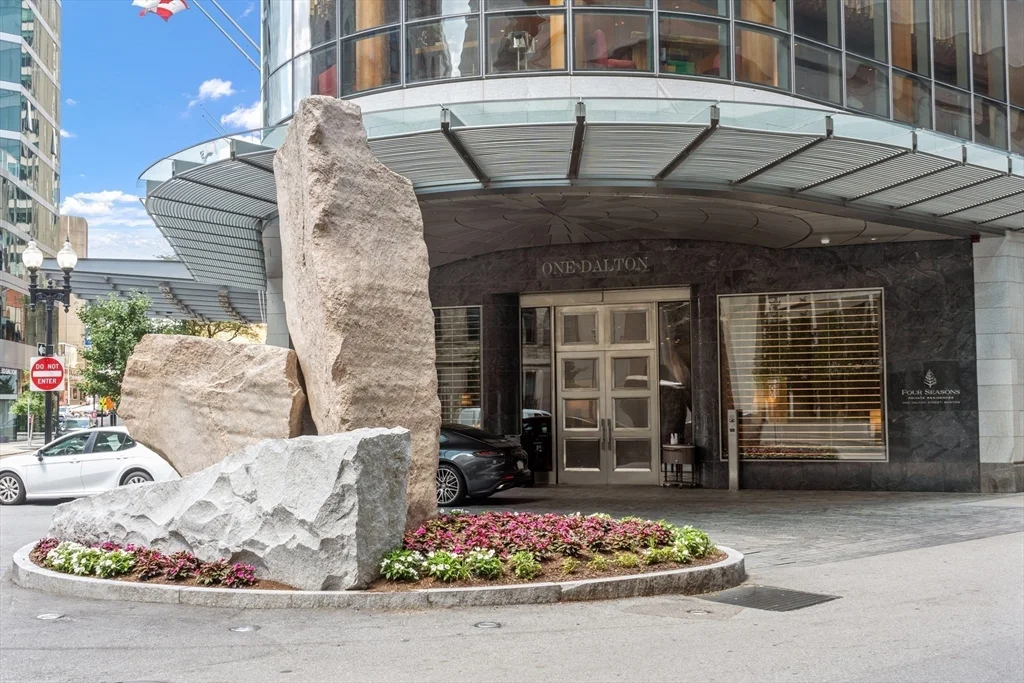 1 Dalton St, Back Bay