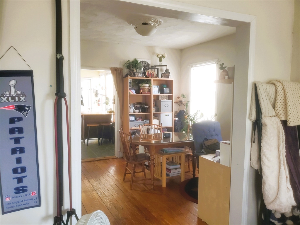 27 Medford St, Medford