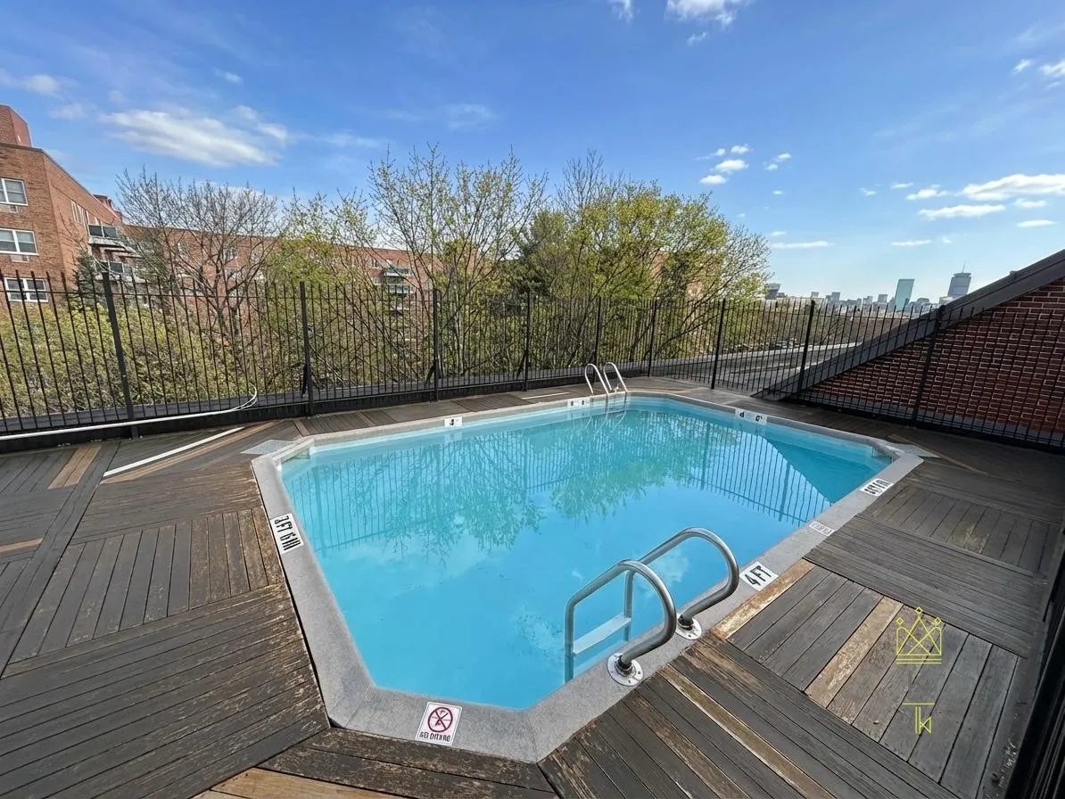 135 Pleasant St, North Brookline