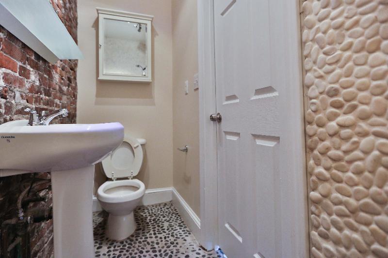 82 Bremen St, East Boston