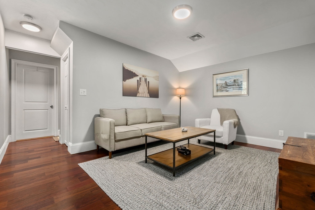 417 E 7th St, South Boston