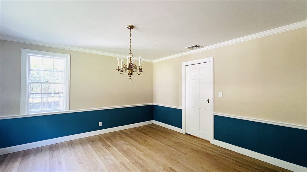 30 Thackeray Rd, Wellesley