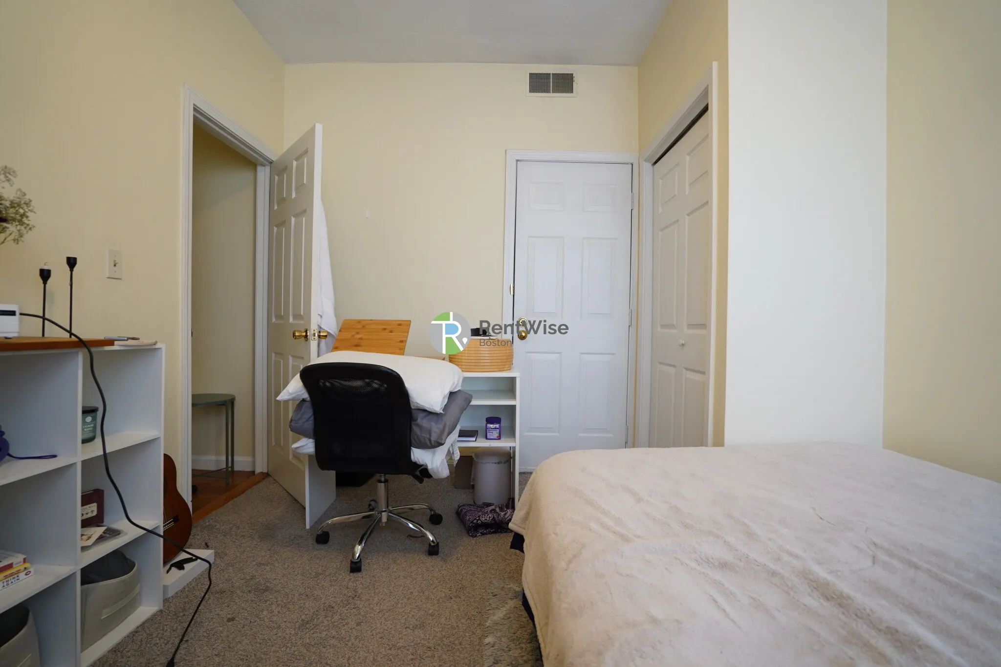 12 Lorraine Ter, Allston