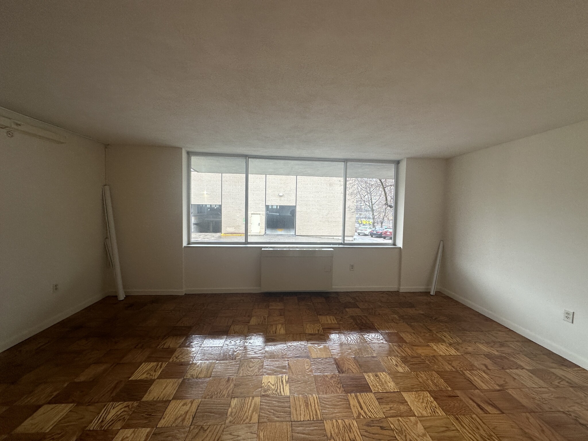 101 Monmouth Ct, Longwood