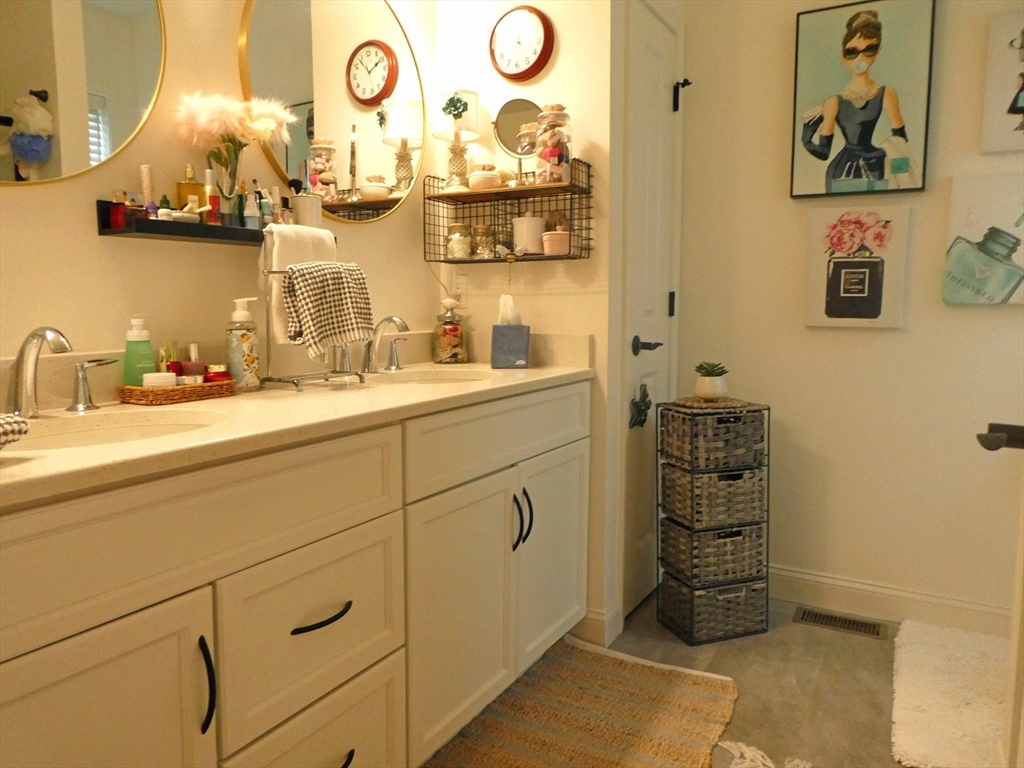 26 Daisy Ln, Plymouth