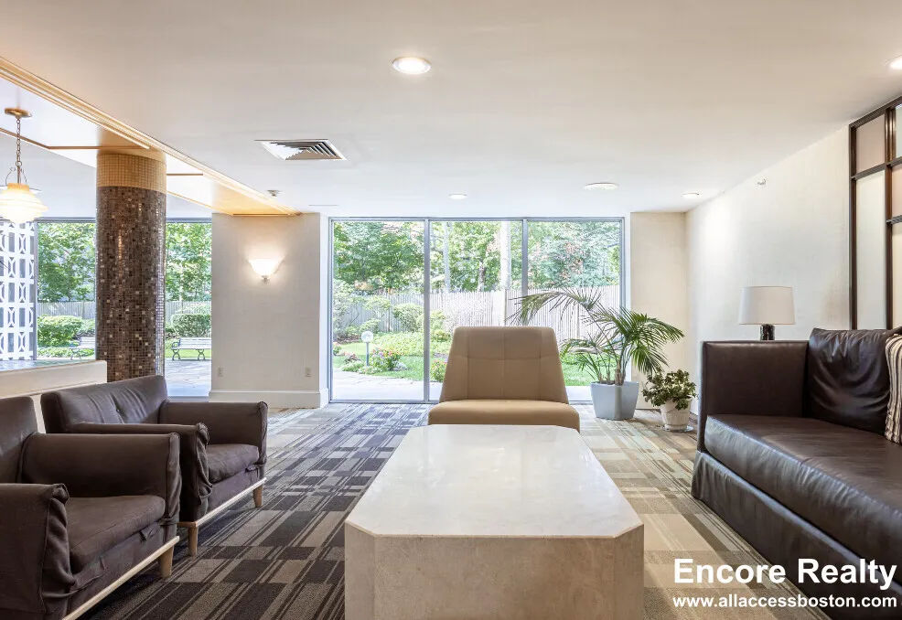 101 Monmouth St, Longwood