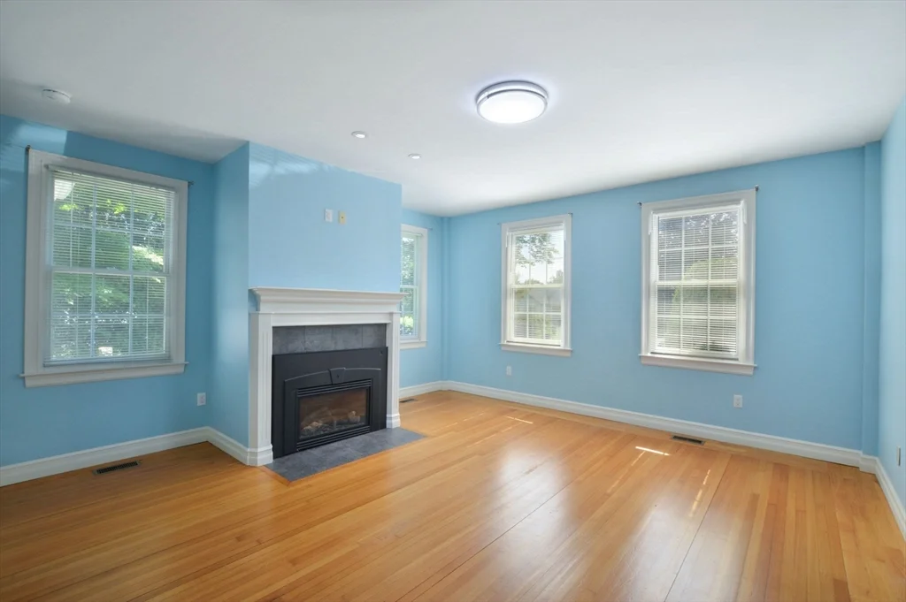 66 Tucker Ln, Dartmouth