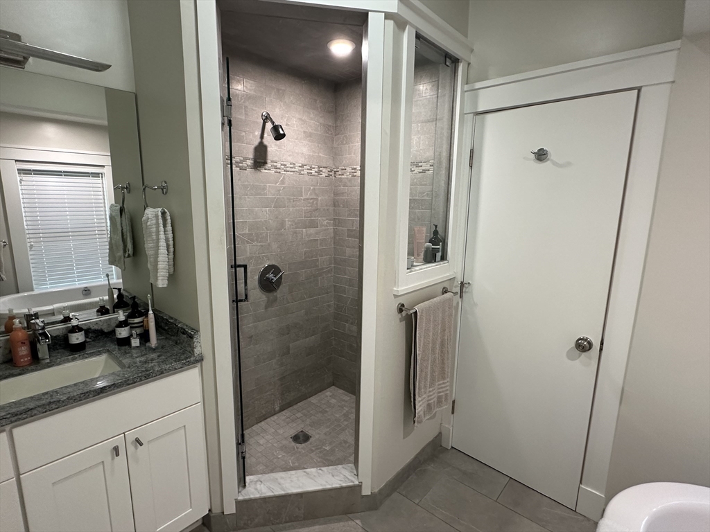 47 Wallace St, Tufts