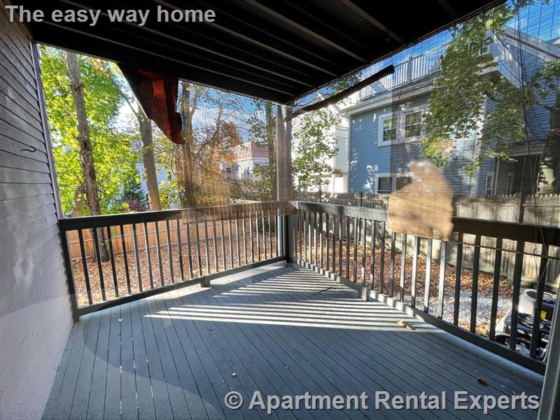 374 Oxford St, Porter Square