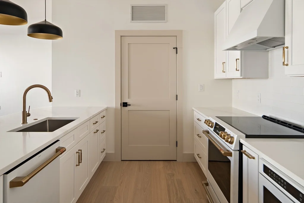 1025 Massachusetts Ave, Arlington Heights