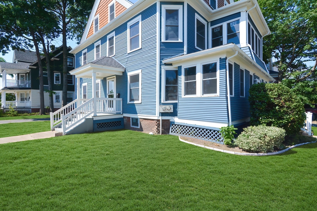 350 King St, Springfield