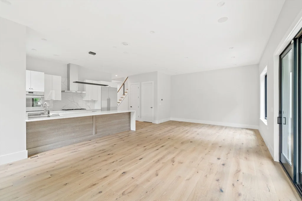 94 Thurston Rd, Newton Upper Falls