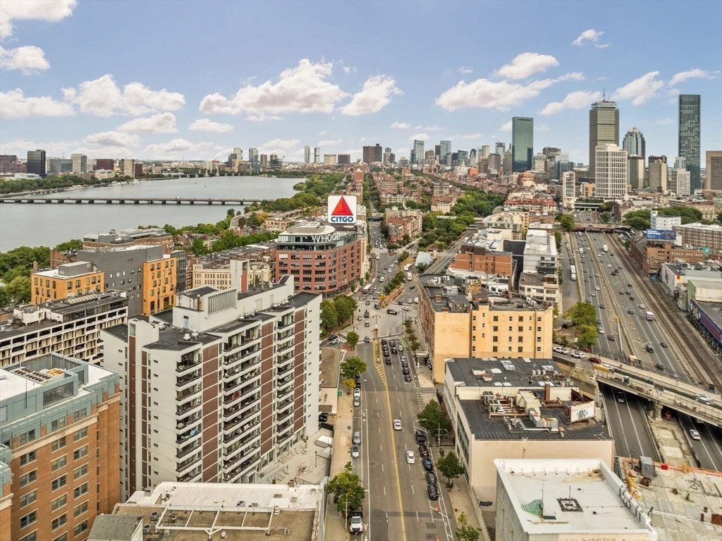 566 Commonwealth, Fenway