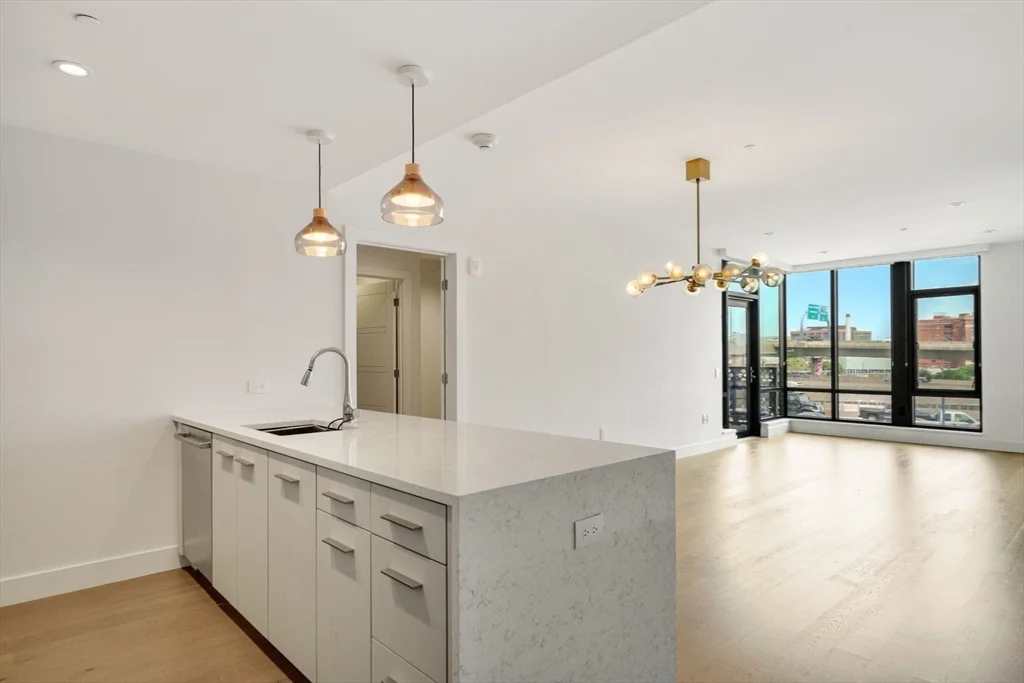 40 Traveler St, South End
