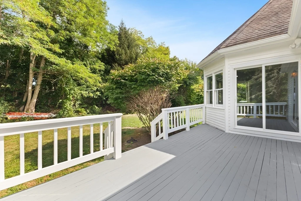 24 Country Club Dr, Plymouth