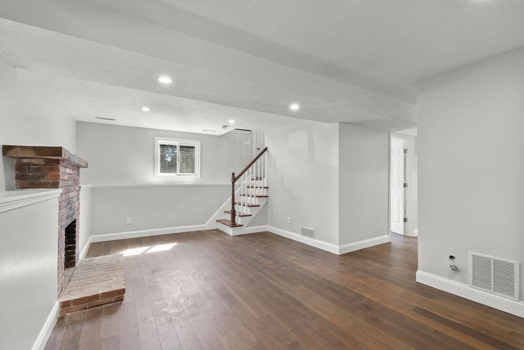 17 Minuteman Ln, Plymouth