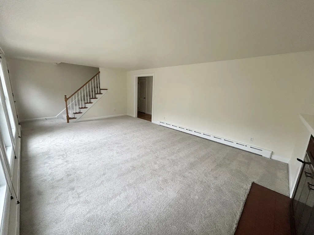 75 Marlboro Rd, Southborough