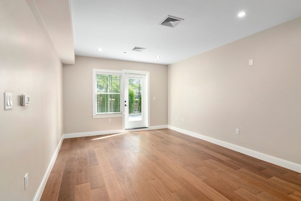 425 Lagrange St, West Roxbury