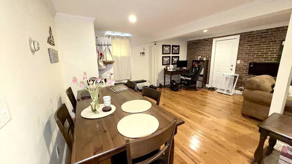 8 Kenwood St, Cambridgeport
