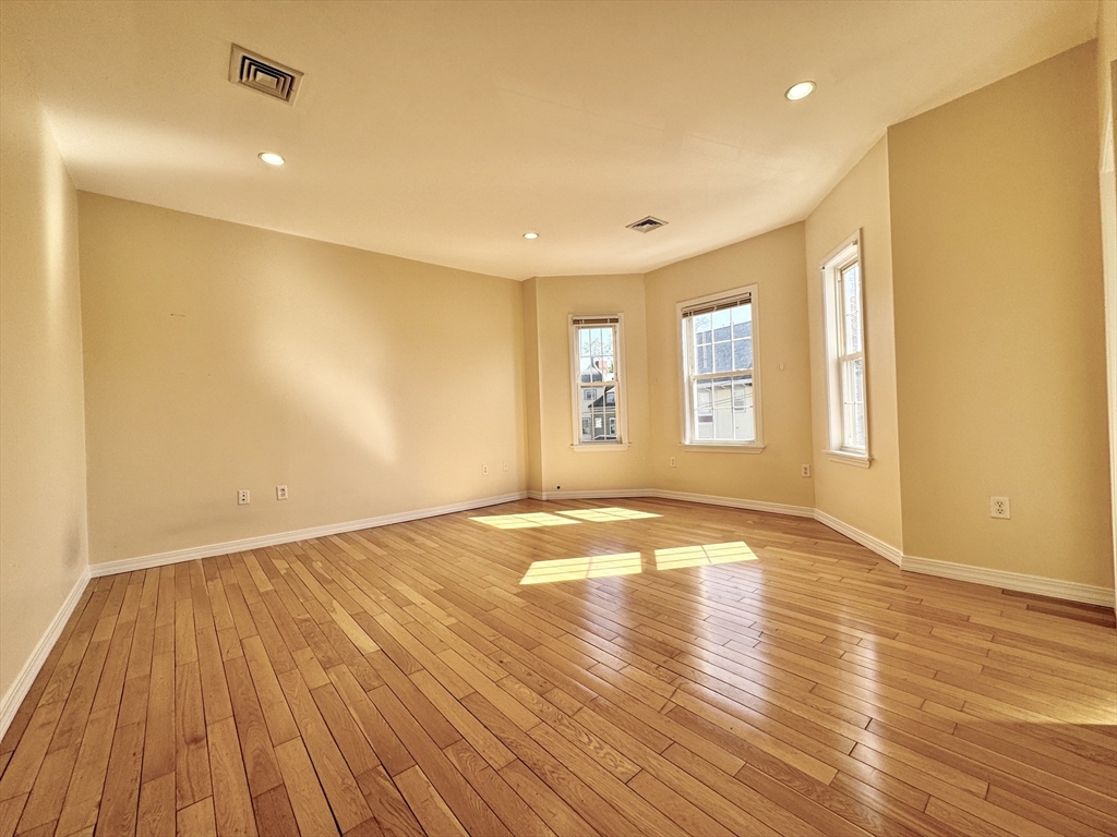 22 Elmore St, Roxbury