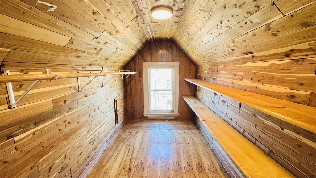 16 Hopkins St, Dorchester