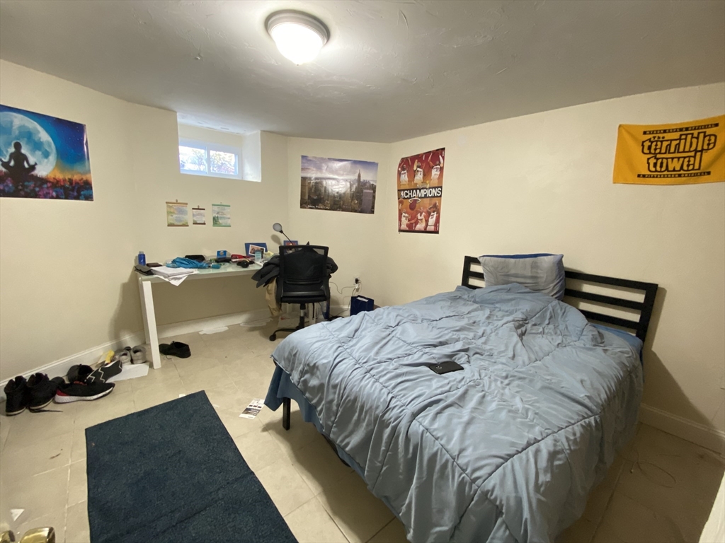 18 Lawn St, Mission Hill