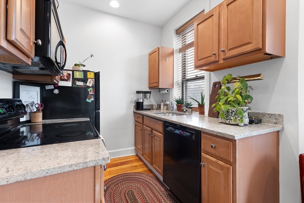 221 W Newton, South End