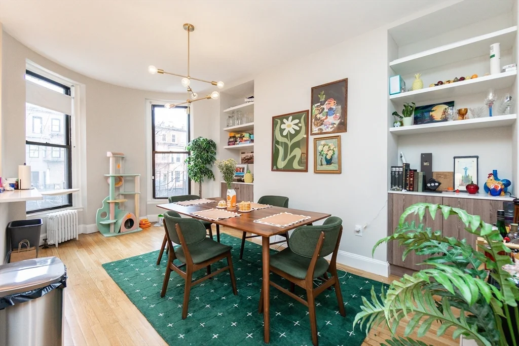 209 W Newton, Back Bay