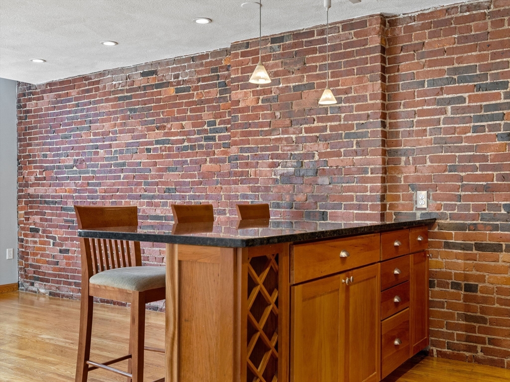 386 Commercial St, North End