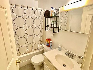 3 bed, 1.5 bath apartment for rent at 17 Thacher St Unit 4, North End — photo 10 of 22