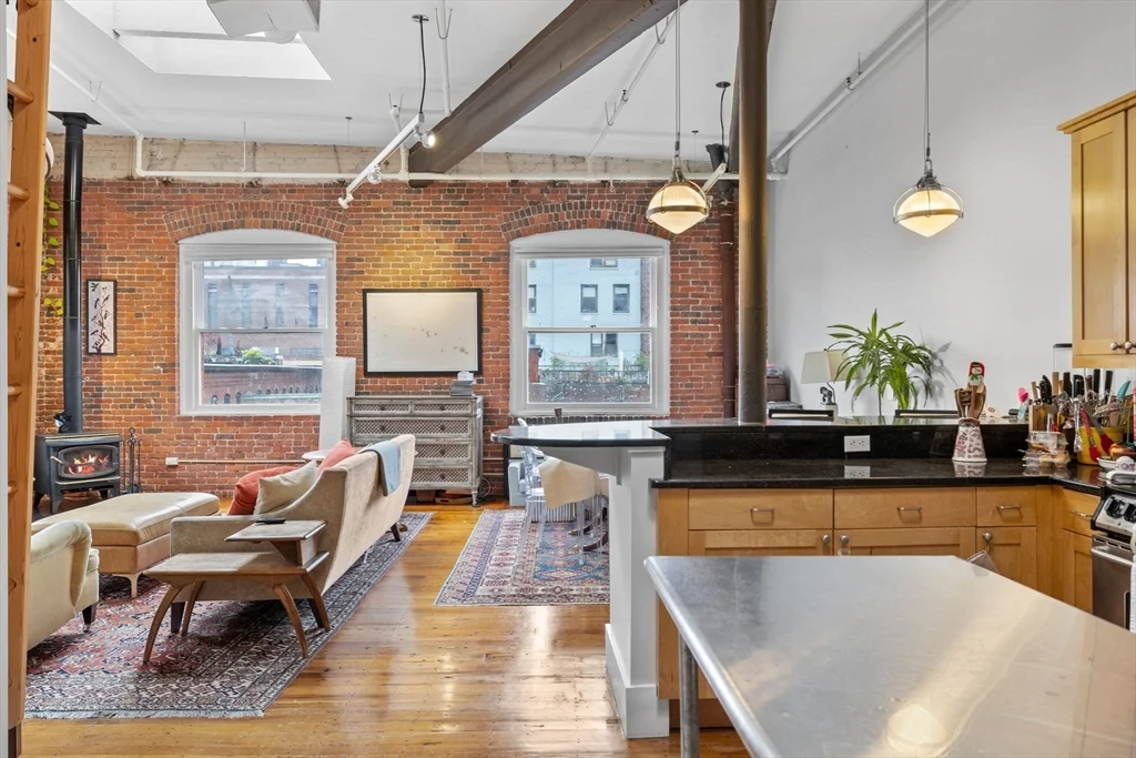 150 Lincoln St, Leather District