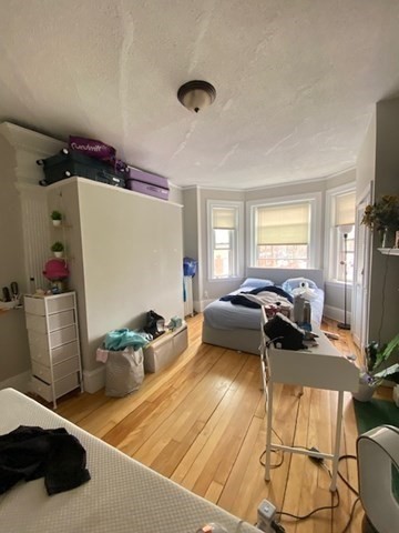 10 Glenville Ave, Allston