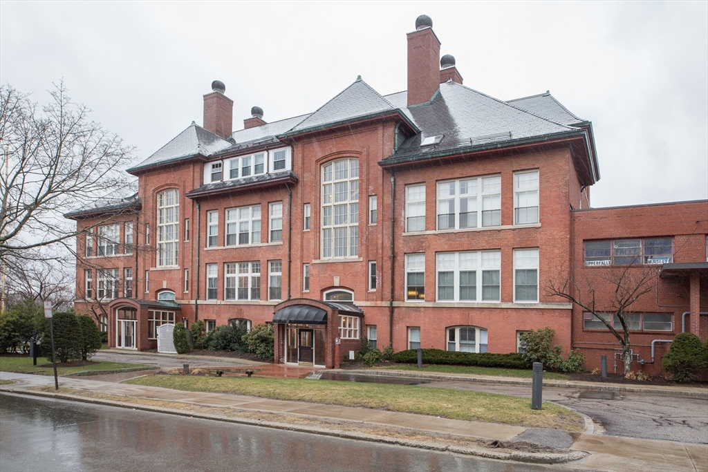 51 Pettee St, Newton Upper Falls