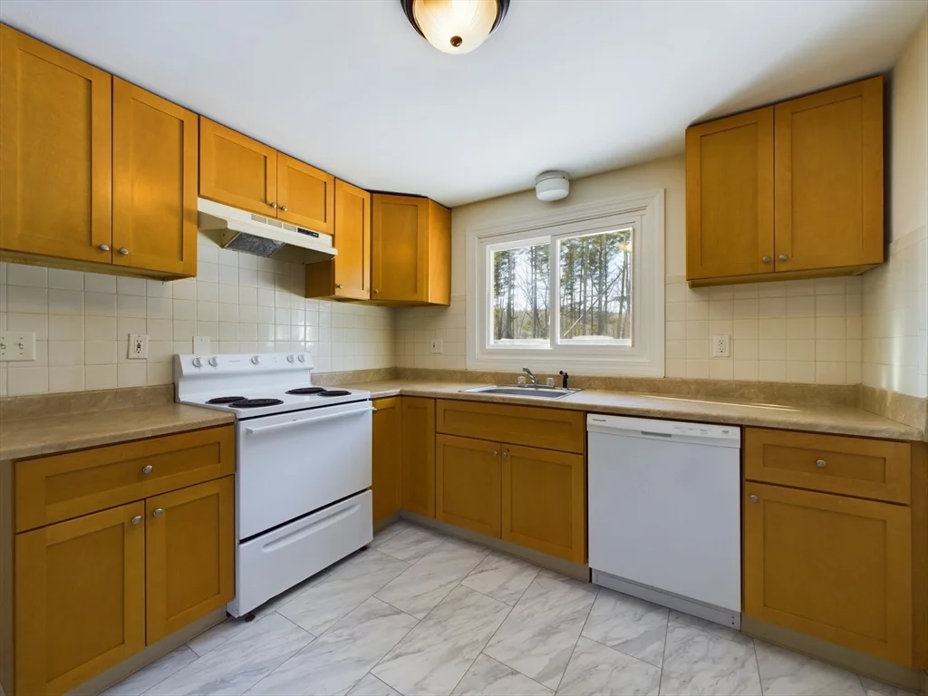 97 Old Post Rd, Sharon