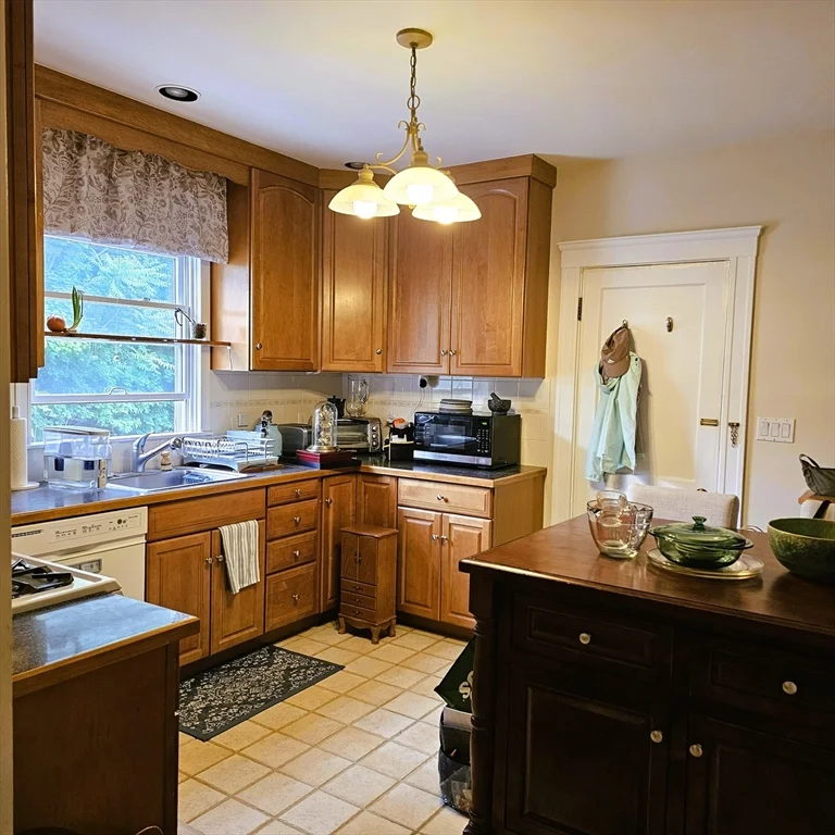 97 Hammond St, Waltham
